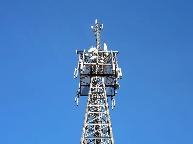 sendemast, senden, funk, sendeturm, empfang, antenne, fernmeldemasten, funkantenne, funktechnik, richtfunk, funkmast, mobilfunk, übermittlung, kommunikation, sender, nachrichten, reichweite, funkmast, funkmast, funkmast, funkmast, funkmast, mobilfunk