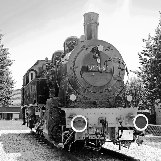 dampflok, monochrom, historisch, museumslok, denkmallok, tenderlok, preußisch, t16, t 16, db, deutsche bundesbahn, br94, br 94, oldtimer, eisenbahn, nostalgie, tradition, fünfkuppler, schwarz-weiß