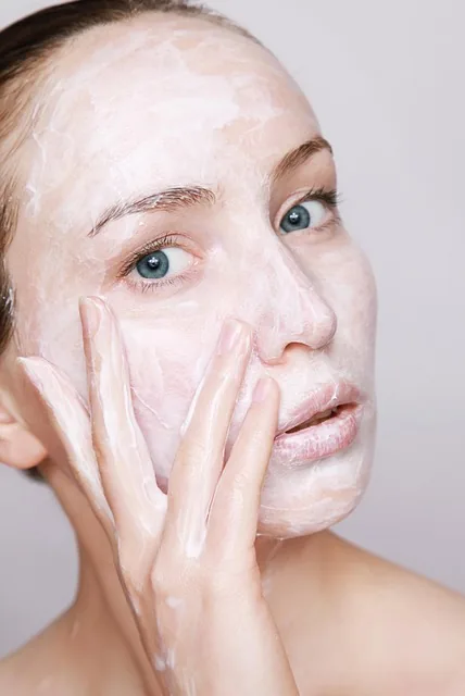 jung, frau, natürlich, weiblich, bewirbt sich, gilt, schönheit, gesicht, creme, lotion, auf, haut, porträt, lebensstil, modell, schöne, hautpflege, behandlung, kosmetika, hautpflege, hautpflege, hautpflege, hautpflege, hautpflege