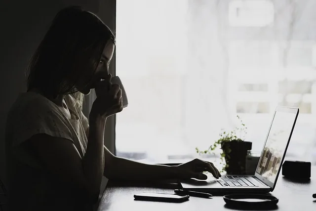 laptop, apfel, macbook, rechner, browser, forschung, lernen, arbeit, schreibtisch, menschen, frau, laptop, laptop, lernen, lernen, lernen, lernen, lernen, arbeit, schreibtisch