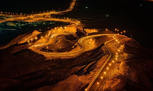 straße, autobahn, kurvig, berg, natur, was, infrastruktur, kurve, weg, hügel, nacht, lichter