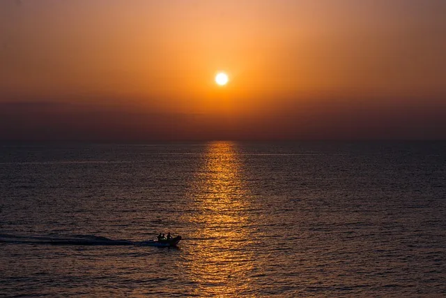 sonnenuntergang, strand, be, landschaft, natur, sonne, dämmerung, wellen, boote, meer, horizontal, sonnenlicht, whater