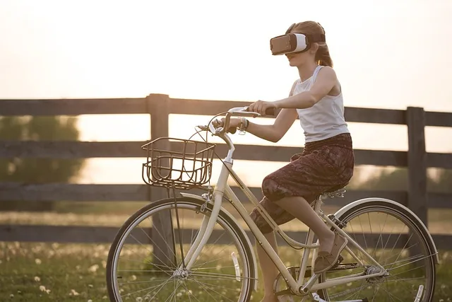 erweiterte realität, fahrrad, mädchen, kind, radfahrer, zaun, spaß, metaverse, draußen, person, virtuelle realität, virtual-reality-brille, virtual-reality-headset, vr-headset